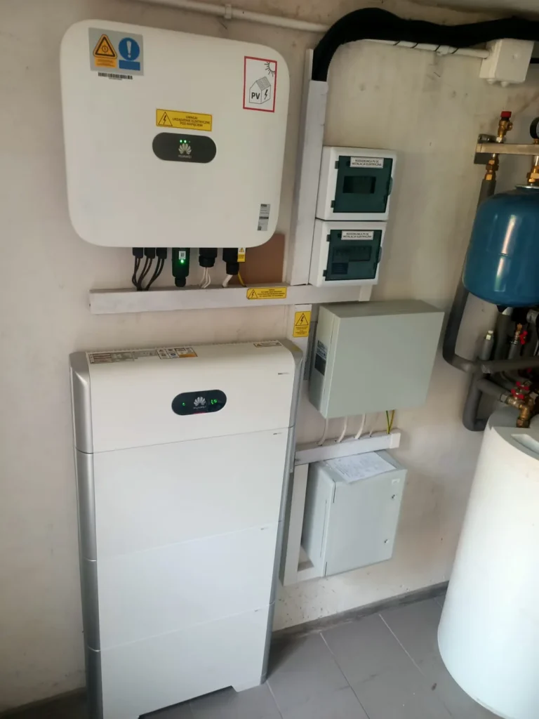 Magazyn energii z falownikiem i rozdzielnicami w Chróścicach