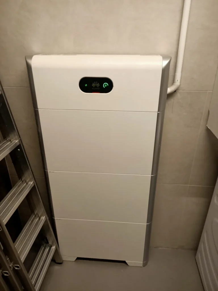Magazyn energii ustawiony przy ścianie w Opolu